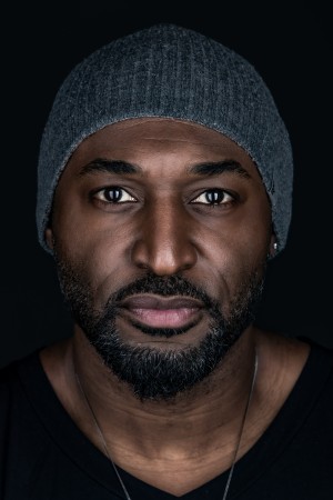 آدریان هولمز