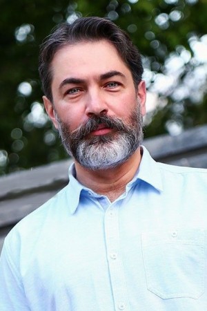 پارسا پیروزفر