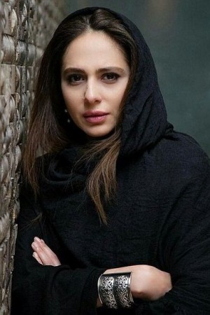 رعنا آزادی‌ور