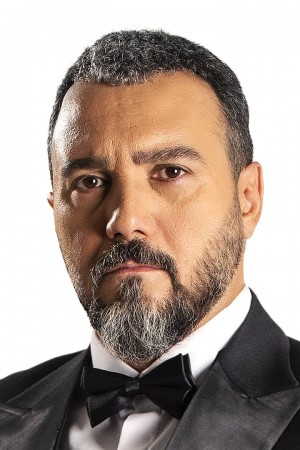 کامبیز دیرباز