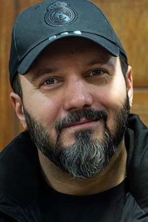 کامبیز دیرباز